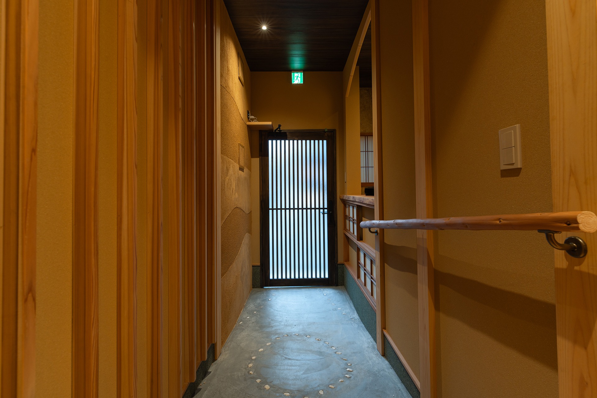 東山区五軒町　中古戸建　廊下