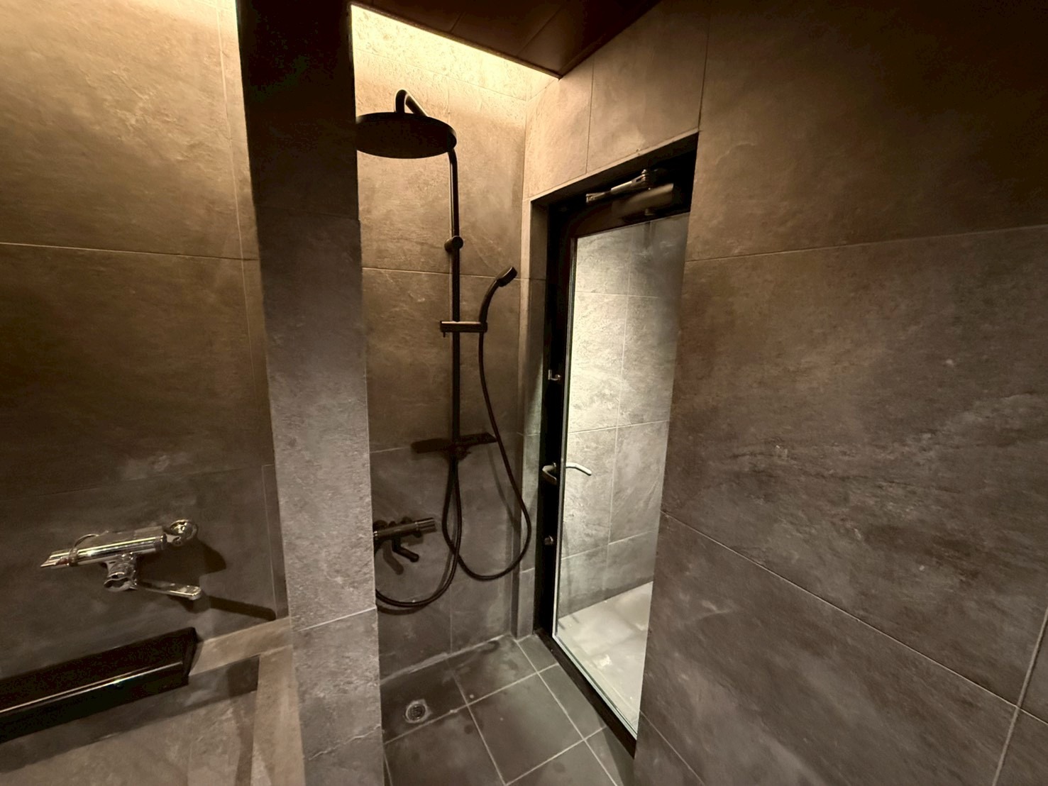 大阪市福島区野田5丁目　シャワー