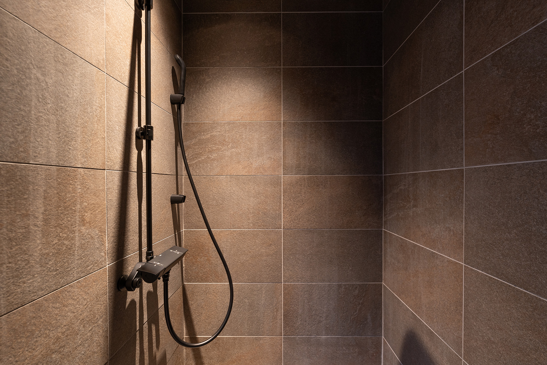 南区東九条東御霊町　長屋A棟　シャワー