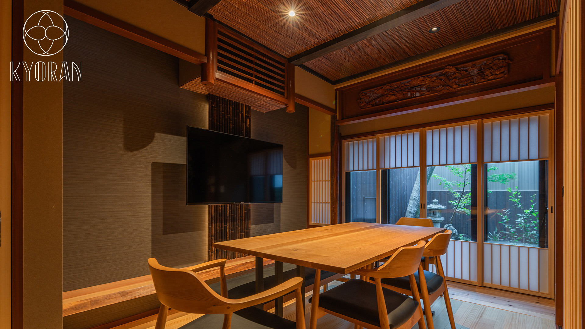 東山区本瓦町　リビング